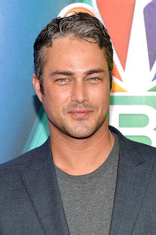 File:Taylor Kinney.jpg