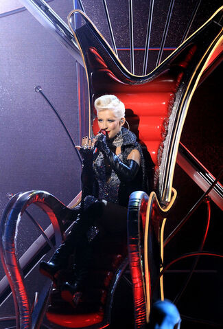 File:Christina+Aguilera+2010+MTV+Movie+Awards+Show+FkfIE5OMphll.jpg