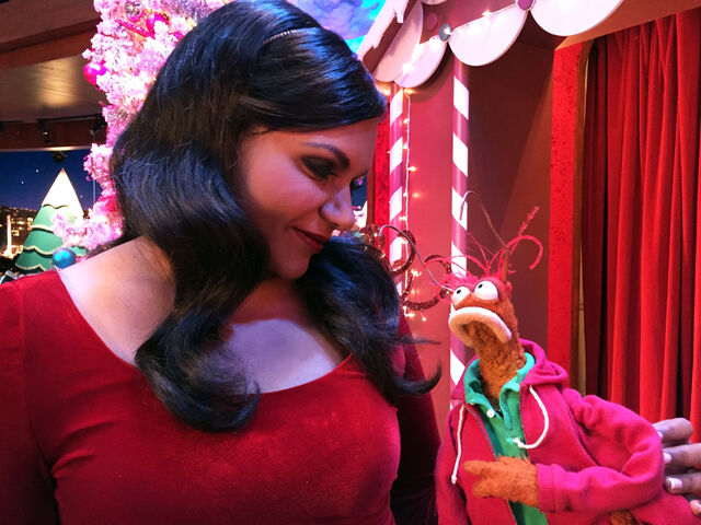 File:Mindy and Pepe.jpg