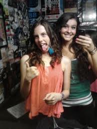 File:Lisa and Dani.jpg
