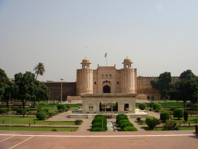 File:PakistanLahoreFortAlamgiriGate.jpg