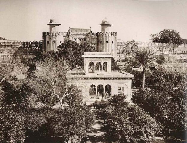 File:The Hazuri Bagh Pavilion(1870).jpg