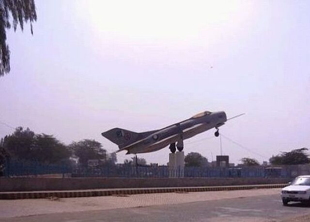 File:SadiqAbadAirForceChowk1.jpg