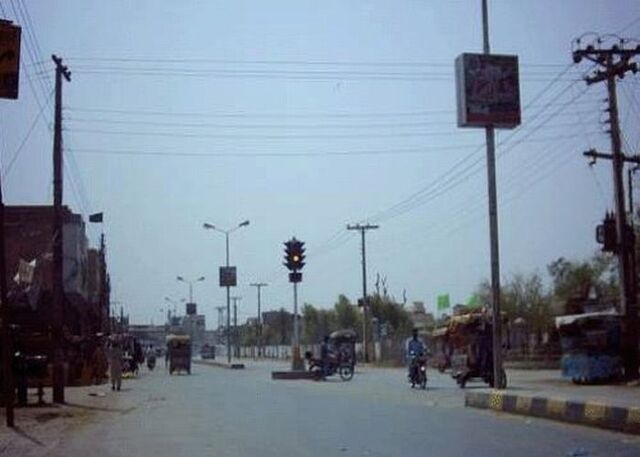 File:SadiqAbadHospitalRoad1.jpg
