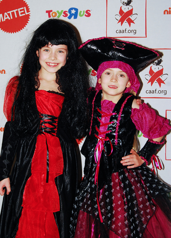 File:Alexa and Ashley Gerasimovich.png