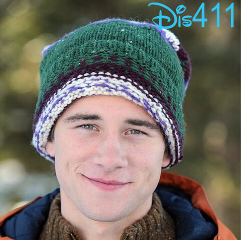 File:Luke-benward-cloud-9-jan-8-2014.jpg
