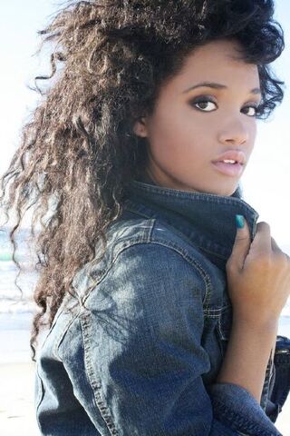 File:Kiersey Clemons (5).jpg