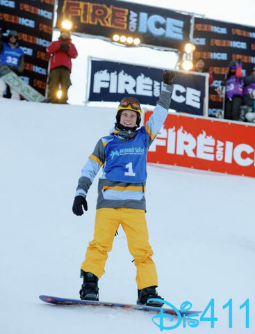 File:Cloud-9-luke-benward-december-2-2013-2.jpg