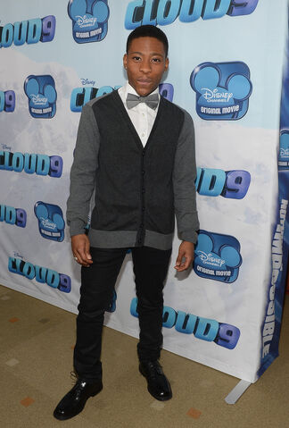 File:Carlon Jeffrey Cloud 9 Premieres Burbank 8g7RAygGuy4x.jpg