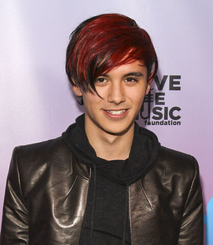File:Friends+N+Family+17th+Annual+Pre+GRAMMY+Party+nFf9YMqN71Pl.jpg