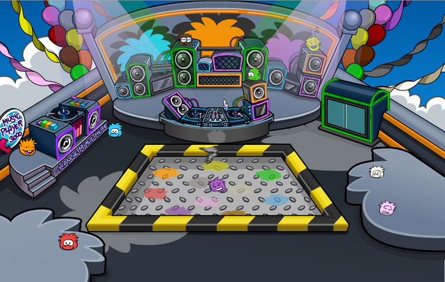 File:PuffleParty2011NightClubRoof.png