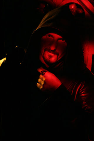 File:TW Kane Hood 2.jpg