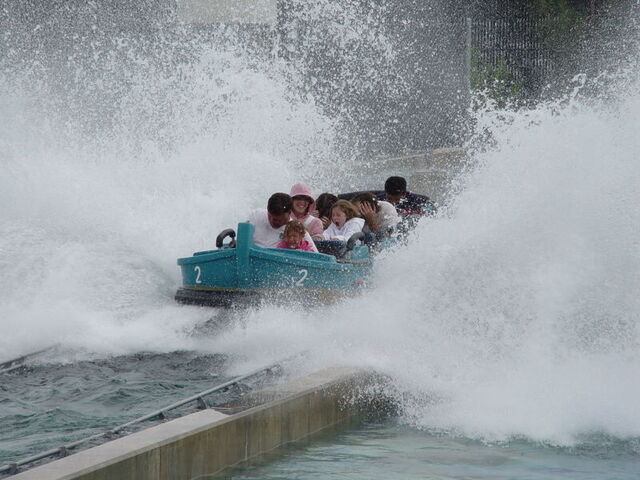 File:JourneyToAtlantisSanDiegoWaterSplash.jpg
