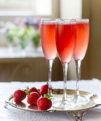 File:Strawberry champagne.jpg