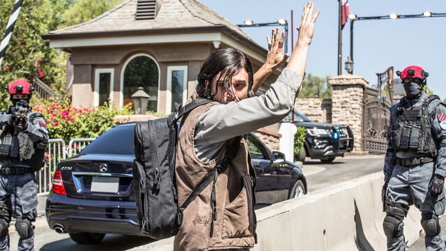 File:Colony 207 Episode Gallery 13 1920x1080.jpg