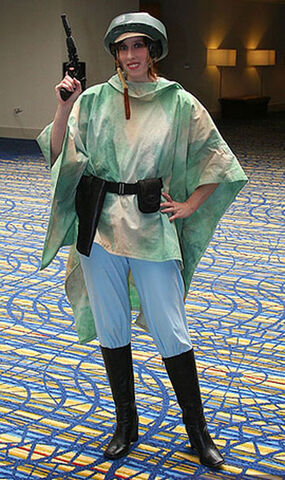 File:Leiacosplay-endorponcho.jpg
