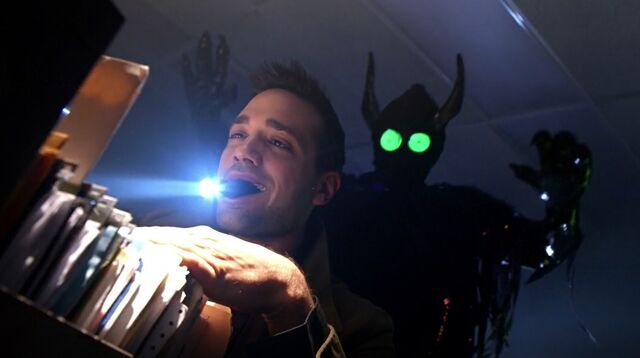 File:S06E09-Ryan Ridley spy.jpg