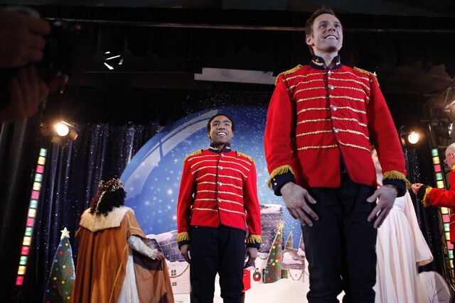 File:3x10 Promotional photo 25.jpg