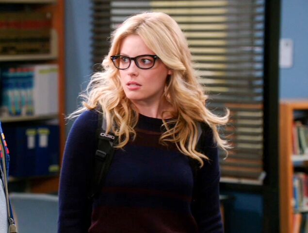 File:4x1 Britta glasses2.jpg