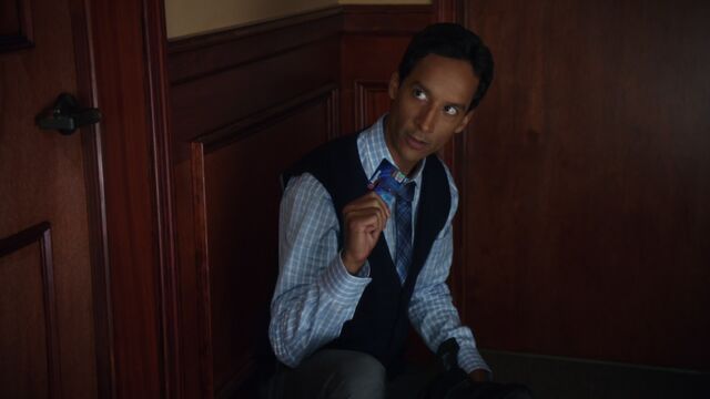 File:2x2 Abed credit card.jpg