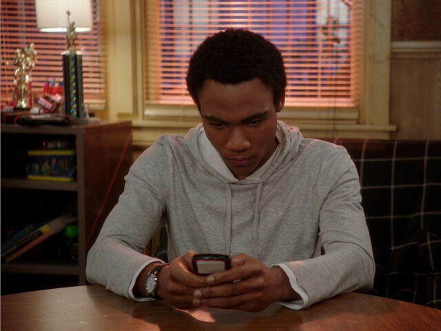 File:3x15-Troy texting.jpg