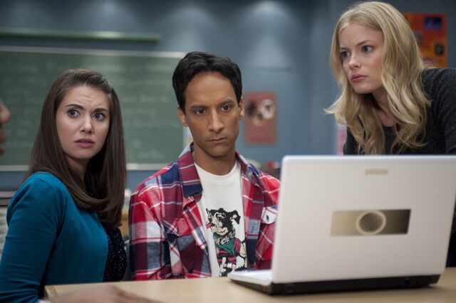 File:3X1 Promopic14.jpg
