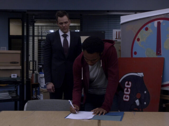 File:5x01-Jeff Troy signs.jpg