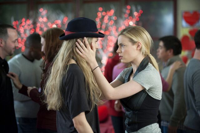 File:2X15 Promo pic 5.jpg