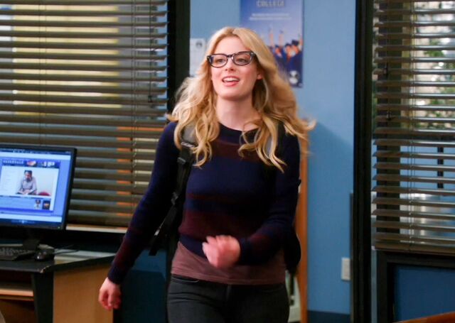 File:4x1 Britta glasses1.jpg