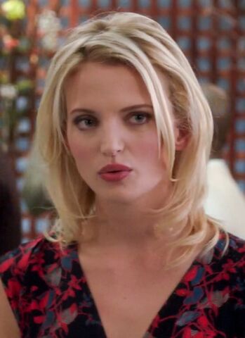 File:S03E011-Danielle.jpg