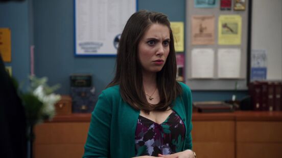 File:2x1 Annie confused.jpg