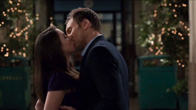 File:1x25 Jeff and Annie outside7.jpg