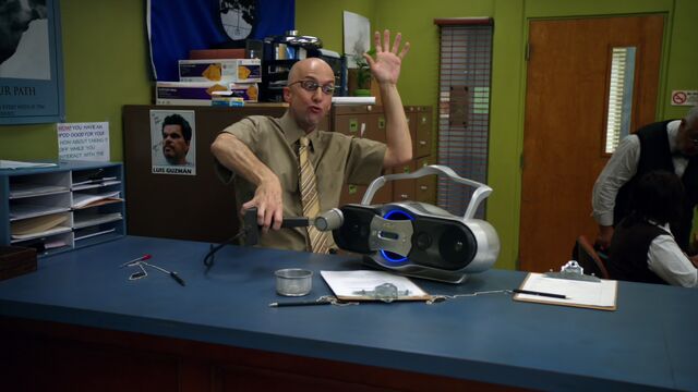 File:S01E05-Dean announcements.jpg