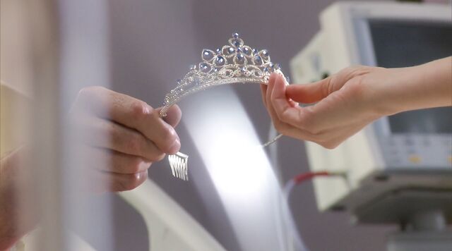 File:Tiara.jpg