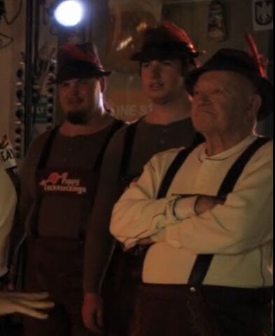 File:S02E02-Leonard Poppy Longstockings.jpg