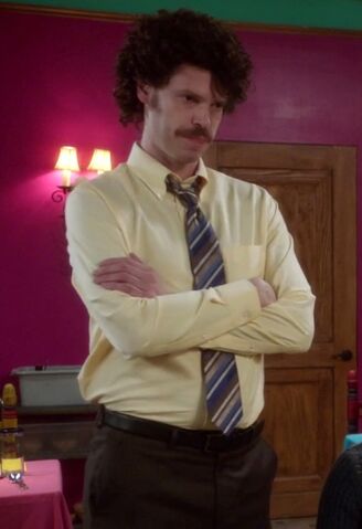 File:Señor Kevin's manager2.jpg