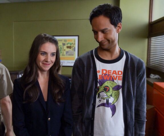 File:5x12 Annie and Abed.jpg