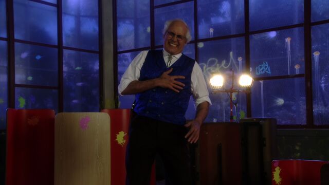 File:S02E23-Pierce faking heart attack.jpg