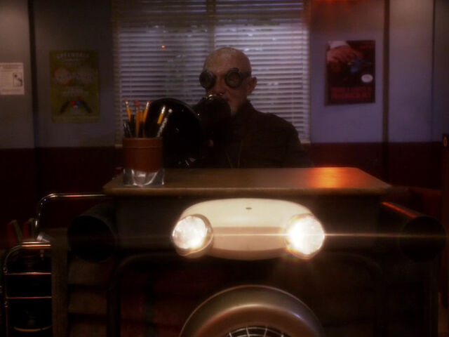 File:5x05-Hickey rig.jpg