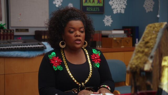File:S01E12-Shirley Christmas outfit.jpg