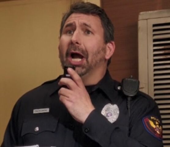 File:S03E21-Cackowski singing.jpg