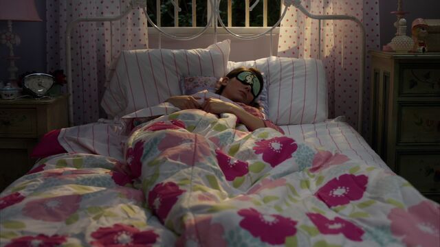 File:Annie trying to sleep.jpg