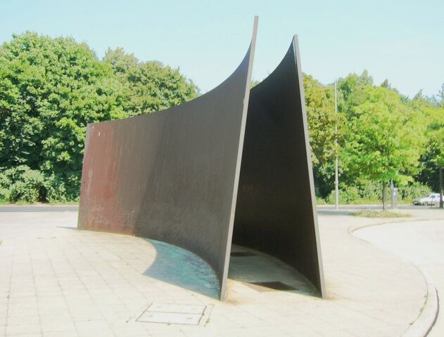 Fichier:Serra, Berlin Curves, Stahl, 1986.jpg