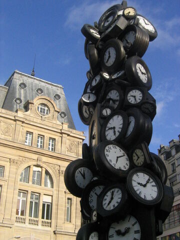 Fichier:Arman+montres+St+Lazare-7634.jpg