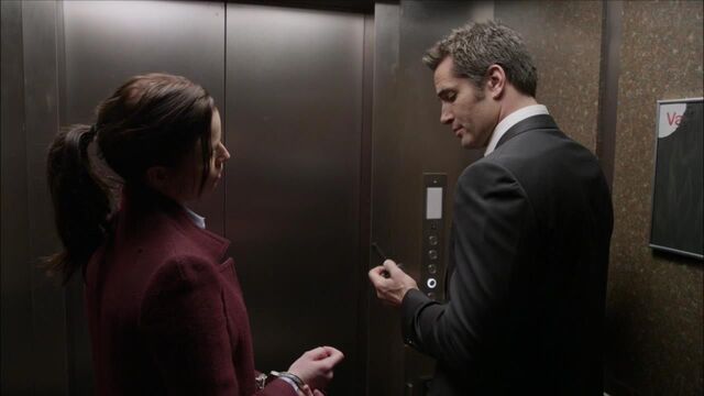 File:1x02 cuffed kiera.jpg
