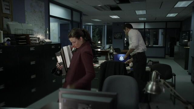 File:1x02 desk.jpg