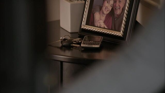 File:1x02 fraser's phone.jpg
