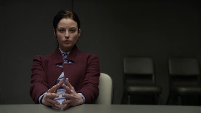 File:1x02 kiera waiting.jpg