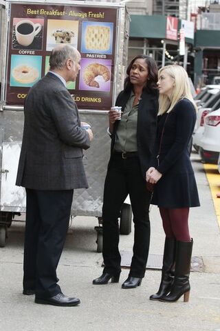 File:101 promo 142999 0685 McNally Maxine Tess.jpg