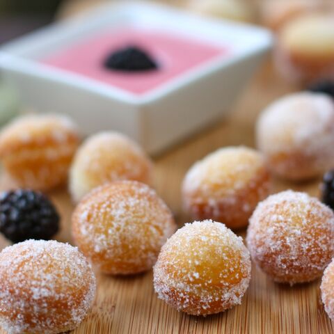 File:Mini-doughnuts-09.jpg